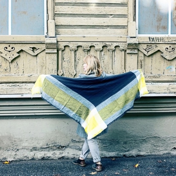 "Betty is My Name" (CLOSING CLOSET SALE) - Picture 3 of 7